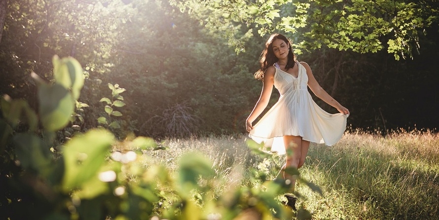 9 nachhaltige Sommerkleider für einen besonderen Anlass
