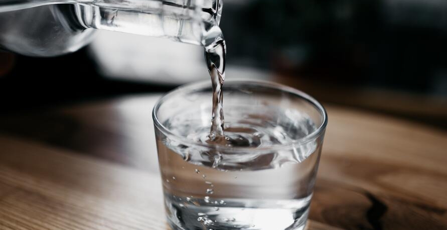 Trinkwasser am Arbeitsplatz: So geht’s ohne Einwegplastik 